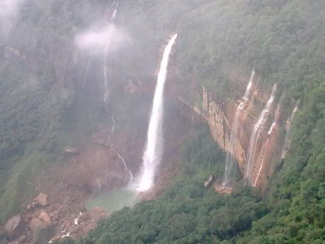 Nohkalikai Falls. Khasi hill